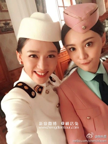 陈乔恩横店上演制服诱惑，《偏偏喜欢你》变民国教官合影郑爽 -横店影视城旅游攻略网