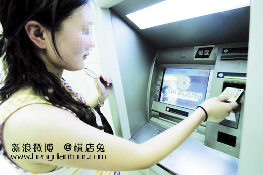 见ATM机上插着一张卡，东阳巍山一女子顺手取钱被拘留-横店影视城旅游攻略网