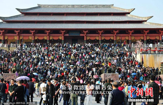 国庆节去横店影视城玩，景区里人多不多、挤不挤？-横店影视城旅游攻略网