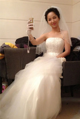 《战长沙》“小雪”被霍建华求婚，杨紫微博晒婚纱照